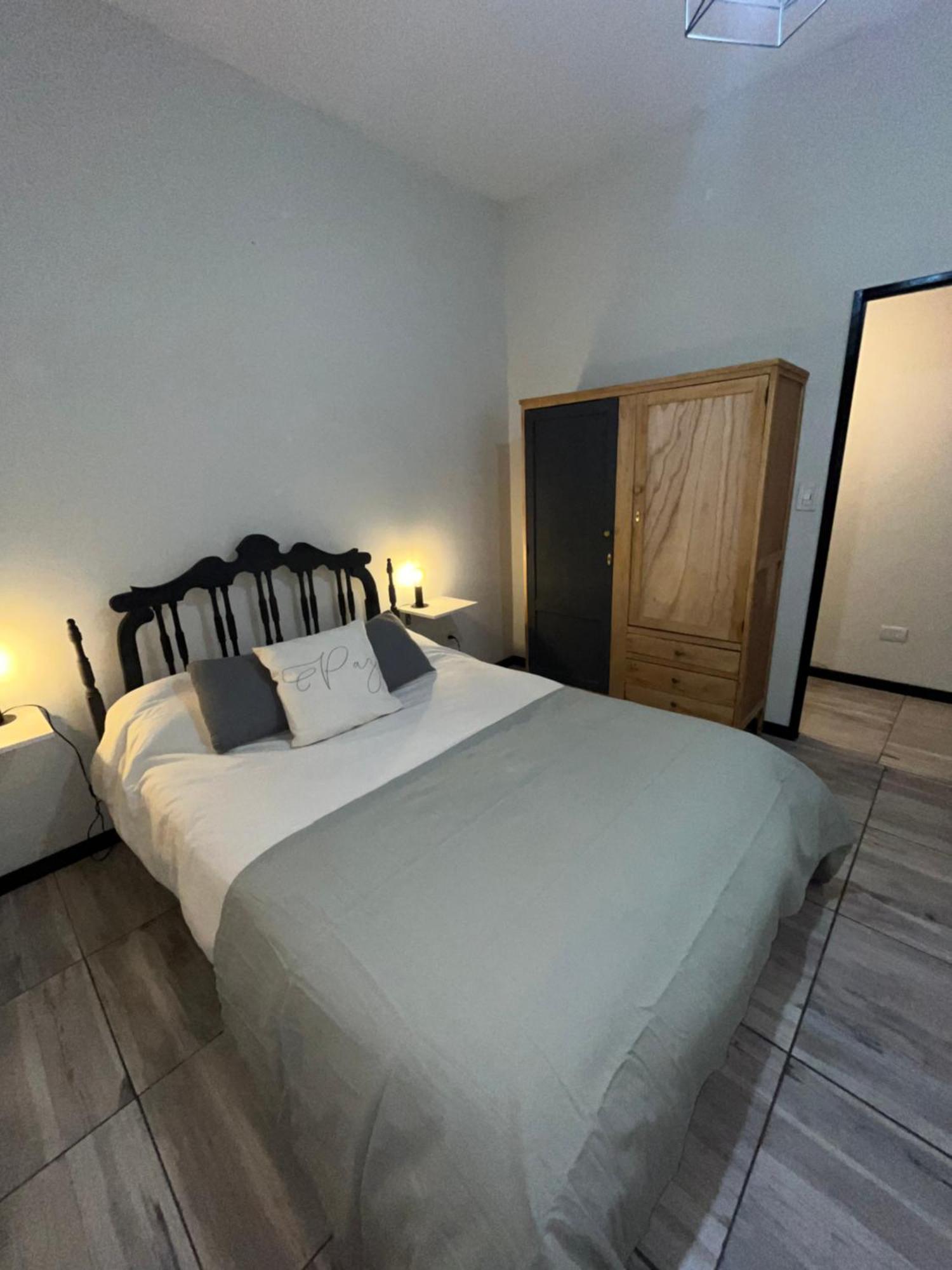 Departamento Espana A 3 Cuadras Plaza Independencia 门多萨 外观 照片